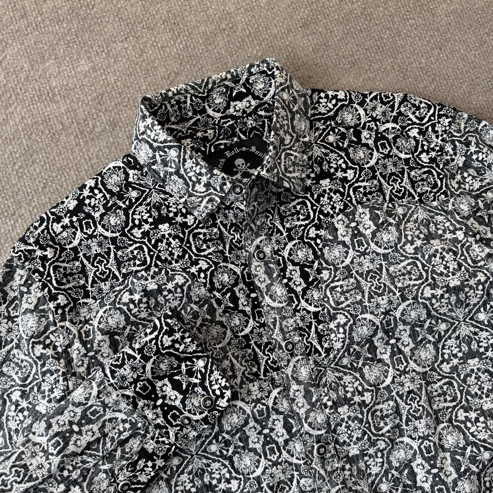 Rock Roll-n-Soul Shirt Mens‎ Size S Black Floral Print Button Down